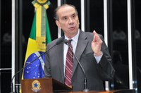 Para Aloysio Nunes Ferreira, medo levou ao cancelamento do discurso de Dilma em 1º de maio