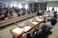 Senadores temem que crise prejudique investimento da Petrobras nos estados