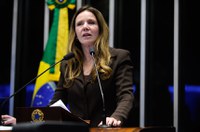 Vanessa Grazziotin denuncia situação dos doentes renais no Amazonas