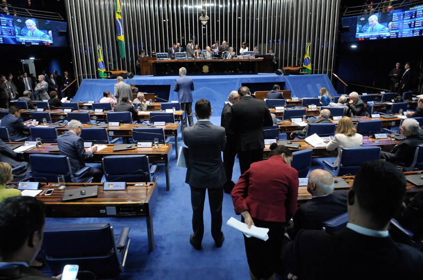 http://www12.senado.leg.br/noticias/materias/2016/12/13/aprovada-pec-do-teto-de-gastos-deve-ser-promulgada-na-quinta/20161213_00598pf.jpg/@@images/image/imagem_materia