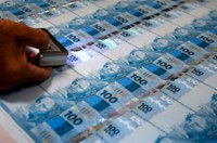 Lei autoriza Banco Central a importar cédulas e moedas de Real 