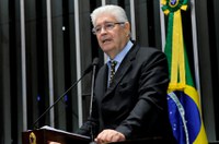 Roberto Requião diz que propostas da reforma trabalhista são 'da Idade Média'