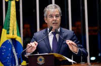 Jorge Viana critica papel do PSDB na crise política
