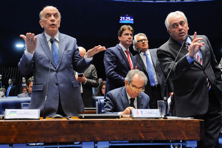 O senador José Serra (PSDB-SP) pediu o adiamento da votação, mas seu requerimento foi derrotado pelo Plenário. Ao microfone, o senador Otto Alencar (PSD-BA) defendeu a aprovação do texto