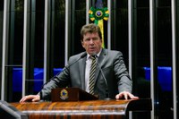 Ivo Cassol lamenta escândalos de corrupção no Brasil 