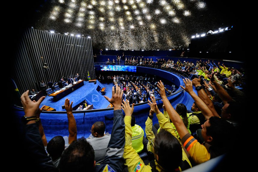 Os agentes de trÃ¢nsito que acompanharam a votaÃ§Ã£o comemoraram a aprovaÃ§Ã£o