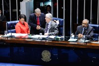 Em sessão temática, senadores e ex-senadores defendem Estado soberano e social 