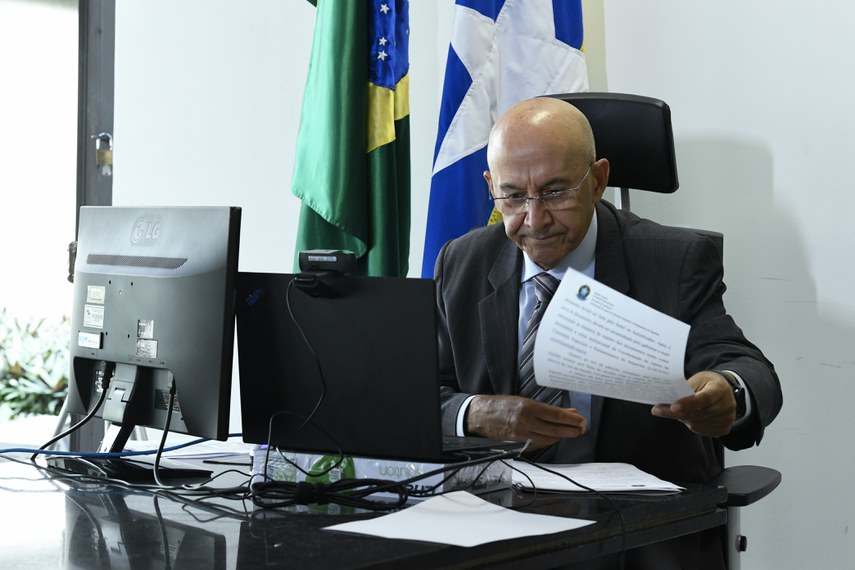 Presidente da CN-Covid19, senador Confúcio Moura (MDB-RO), conduz audiência.