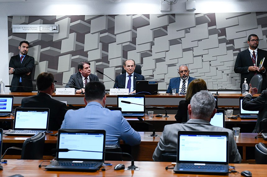 Mesa:
presidente da CCJ, senador Marcelo Castro (MDB-PI);
vice-presidente da CCJ, senador Cid Gomes (PDT-CE).
senador Paulo Paim (PT-RS).