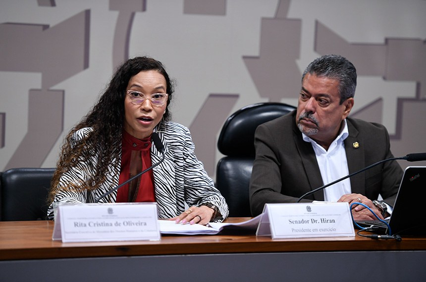 Mesa: 
secretária-executiva do Ministério dos Direitos Humanos e da Cidadania (MDHC), Rita Cristina de Oliveira - em pronunciamento; 
presidente em exercício da CTEYANOMAMI, senador Dr. Hiran (PP-RR).