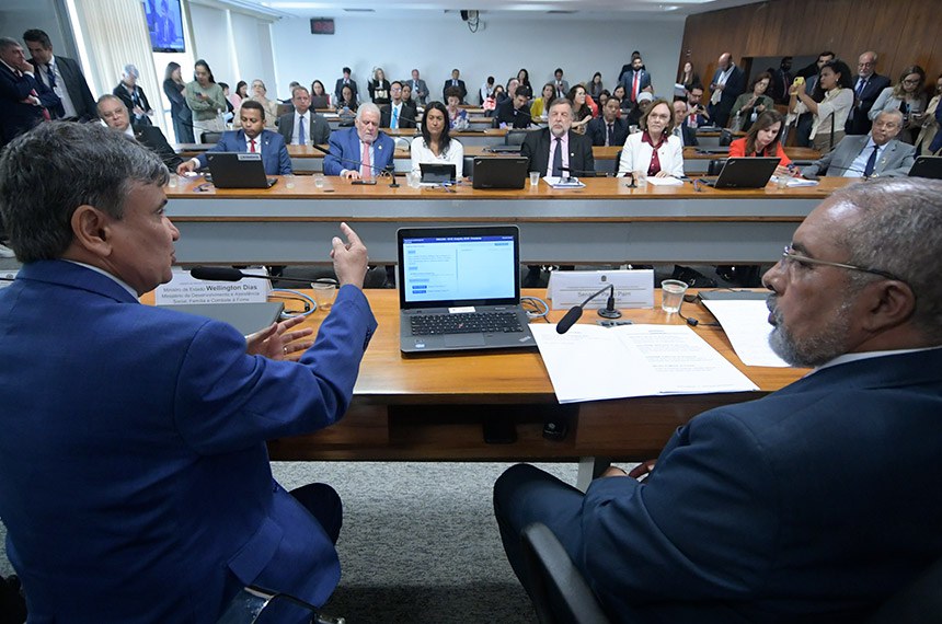 Bancada: 
senador Jaques Wagner (PT-BA); 
senador Flávio Arns (PSB-PR); 
senadora Zenaide Maia (PSD-RN); 
senadora Professora Dorinha Seabra (União-TO); 
senador Jayme Campos (União-MT).