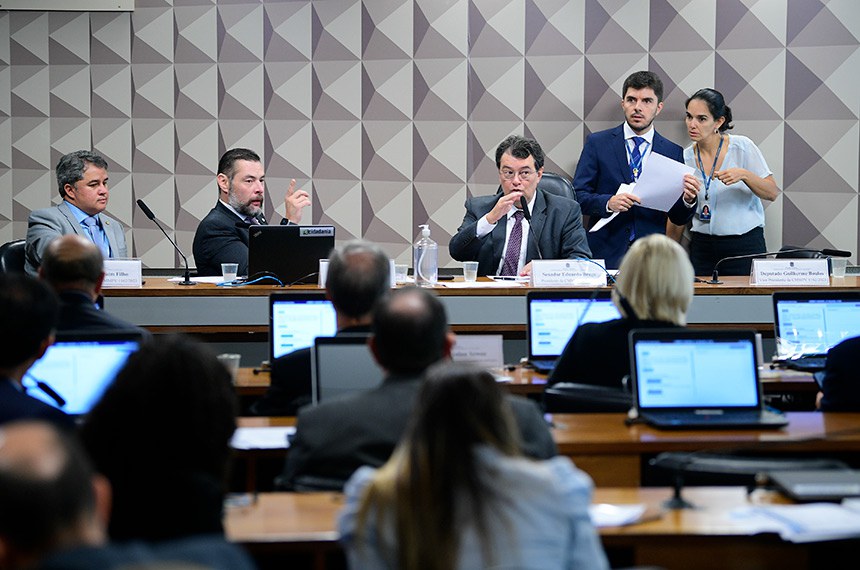 Mesa:
senador Efraim Filho (União-PB);
deputado Marangoni (União-SP);
presidente da CMMPV 1162/2023, senador Eduardo Braga
(MDB-AM).