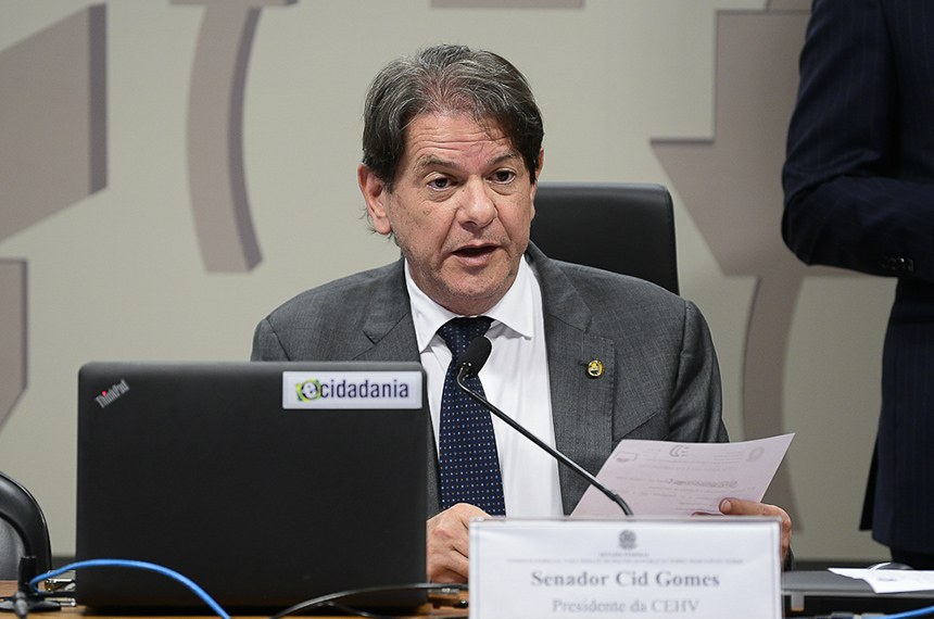 Mesa: 
presidente da CEHV, senador Cid Gomes (PDT-CE);