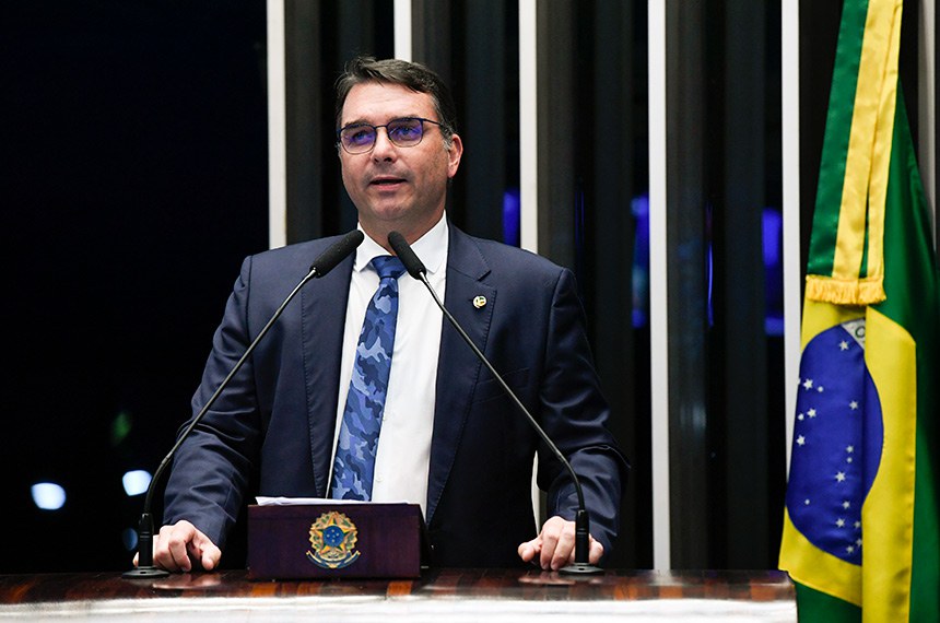 Em discurso, à tribuna, senador Flávio Bolsonaro (PL-RJ).