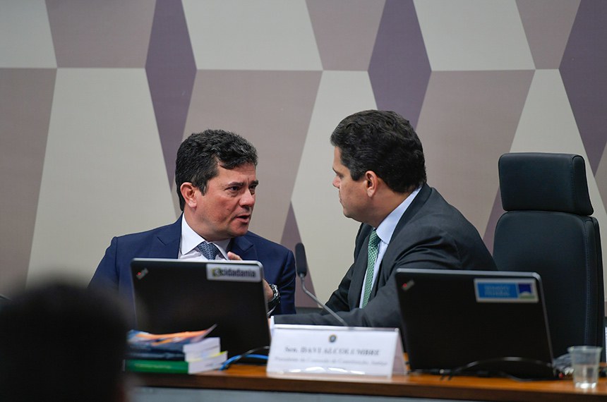 Mesa: 
relator do PL 1.496/2021, senador Sergio Moro (União-PR);
presidente da CCJ, senador Davi Alcolumbre (União-AP).