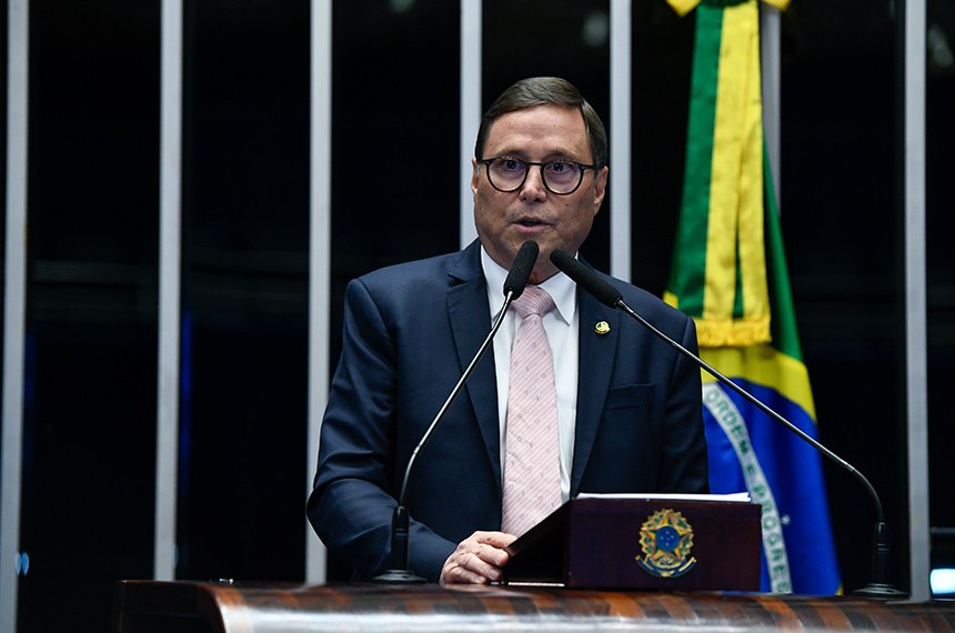Em discurso, à tribuna, senador Mauro Carvalho Junior (União-MT).