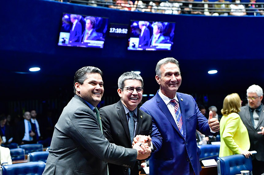 Bancada:
senador Davi Alcolumbre (União-AP); 
líder do governo no Congresso Nacional, senador Randolfe Rodrigues (Rede-AP);
senador Lucas Barreto (PSD-AP).