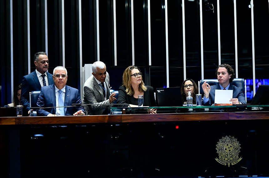 Mesa:
senador Eduardo Girão (Novo-CE);
requerente desta sessão, senadora Leila Barros (PDT-DF);
presidente em exercício do Senado Federal, senador Veneziano Vital do Rêgo (MDB-PB).