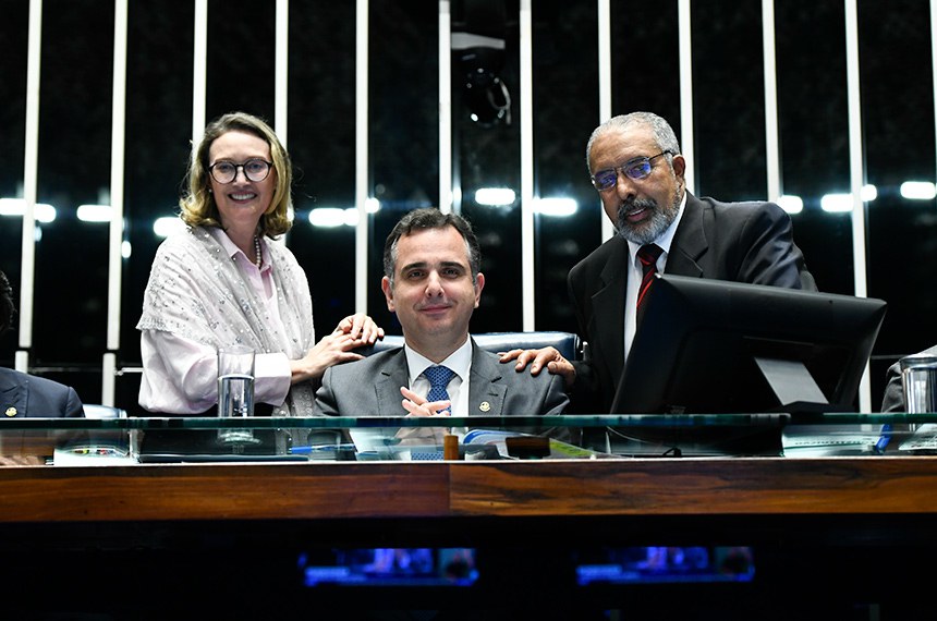 Mesa:  
autora do PL 976/2022, deputada Maria do Rosário (PT-RS);
presidente do Senado Federal, senador Rodrigo Pacheco (PSD-MG);
senador Paulo Paim (PT-RS).
