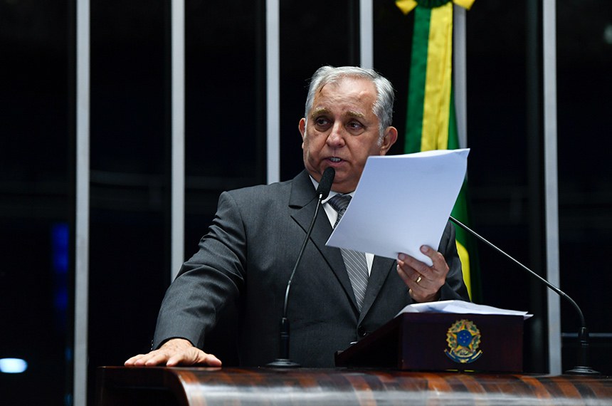 Em discurso, à tribuna, senador Izalci Lucas (PSDB-DF).