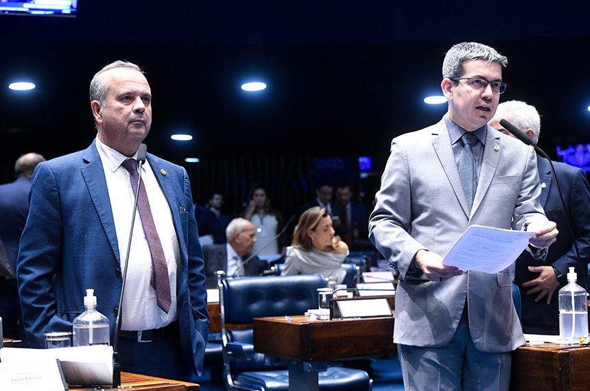 Bancada:
senador Rogério Carvalho (PT-SE); 
líder do governo no Congresso Nacional, senador Randolfe Rodrigues (Rede-AP) em pronunciamento.