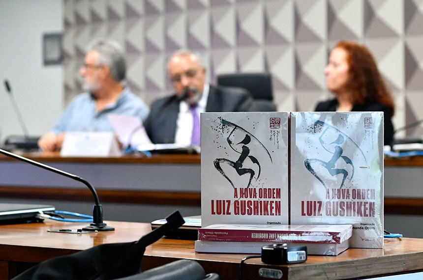 Mesa: 
presidente do PT/DF, Jacy Afonso;
presidente da CDH, senador Paulo Paim (PT-RS);
organizadora do livro e ex-assessora de Luiz Gushiken, Fernanda Otero.