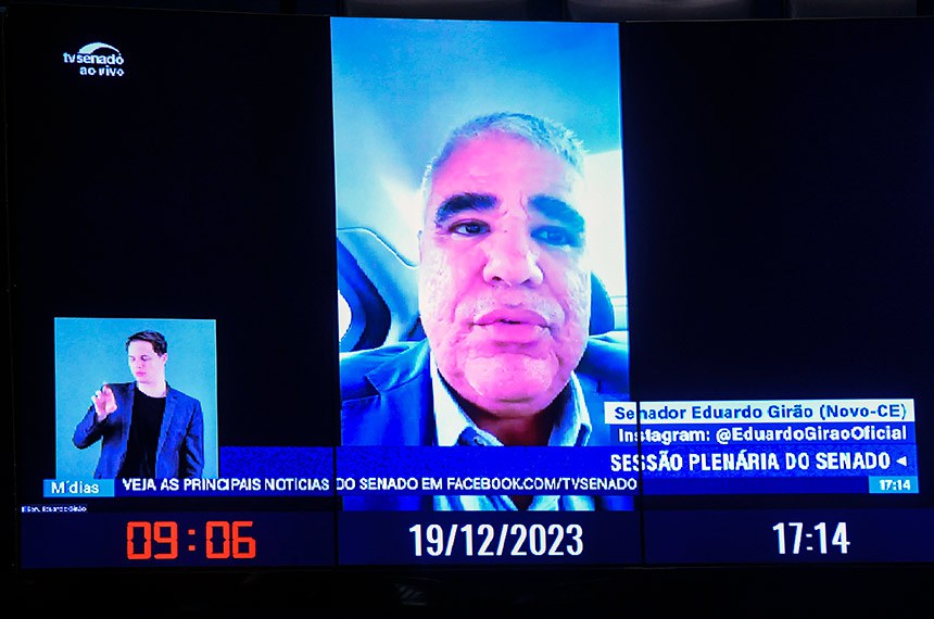 No painel, senador Eduardo Girão (Novo-CE) em pronunciamento via videoconferência.