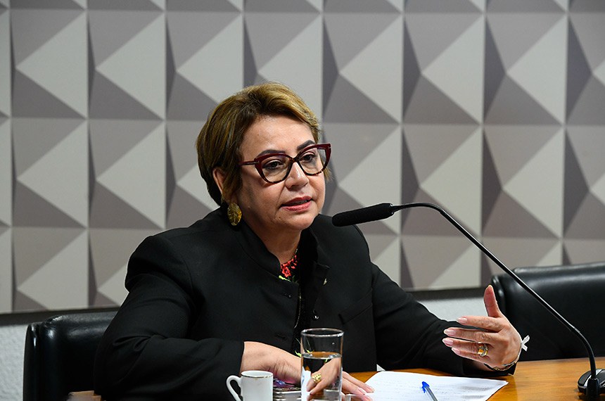 Mesa: 
senadora Jussara Lima (PSD-PI) - em pronunciamento.