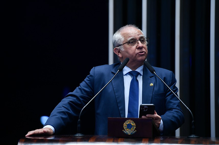 Em discurso, á bancada, senador Izalci Lucas (PSDB-DF).