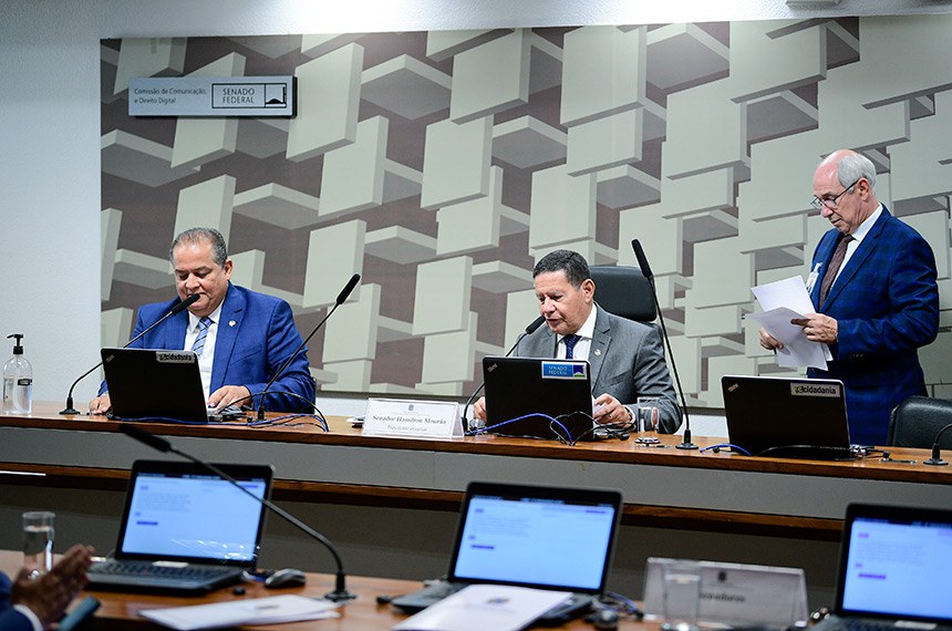Mesa: 
relator das emendas na CCDD ao PLN 29/2023, senador Eduardo Gomes (PL-TO); 
presidente eventual da CCDD, senador Hamilton Mourão (Republicanos-RS).