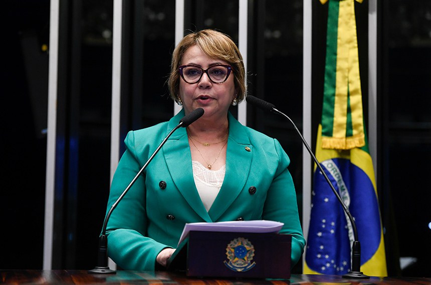 Em discurso, à tribuna, senadora Jussara Lima (PSD-PI).
