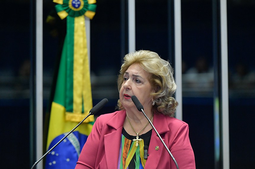 À tribuna, em discurso, senadora Ivete da Silveira (MDB-SC).