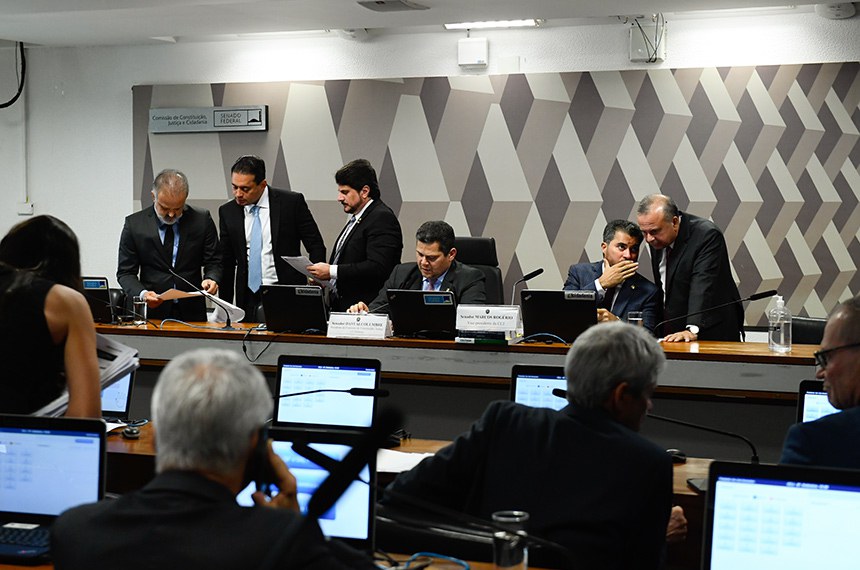 Mesa: 
secretário da comissão, Ednaldo Magalhães Siqueira;
senador Weverton (PDT-MA); 
senador Marcos do Val (Podemos-ES);
presidente da CCJ, senador Davi Alcolumbre (União-AP); 
vice-presidente da CCJ, senador Marcos Rogério (PL-RO);
senador Rogerio Marinho (PL-RN).