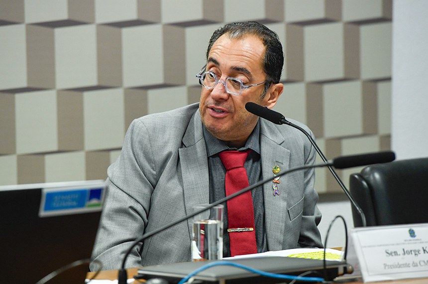 À mesa, senador Jorge Kajuru (PSB-GO).