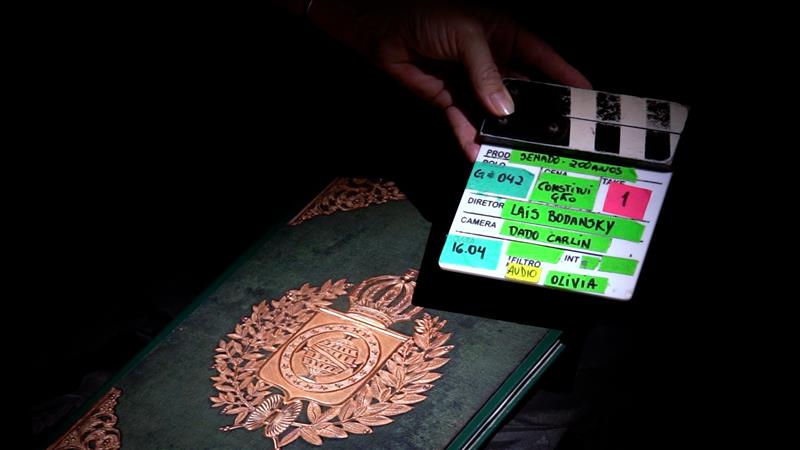 Série TV Cultura e TV Senado claquete e Constituição 1.jpg