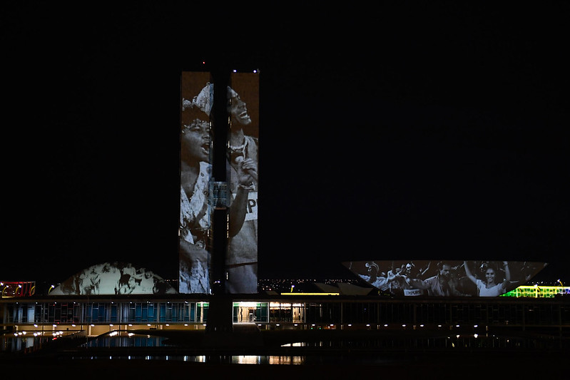 Projeção no Palácio do Congresso, com imagens do documentário, em setembro de 2024