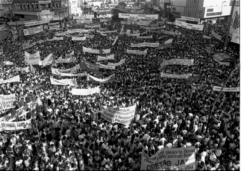 As manifestações realizadas pela campanha em favor das Diretas Já mobilizaram milhões de pessoas nas principais capitais do país entre 1983 e 1984