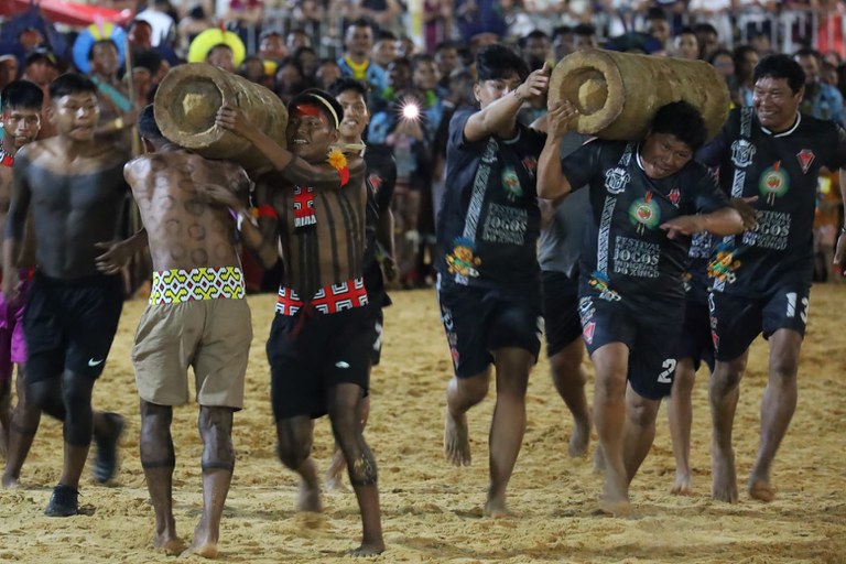 Foto da mostra “Jogos Indígenas do Xingu - rituais pela vida ancestral”, trabalho que reúne obras do fotógrafo paraense Alexandre Baena
