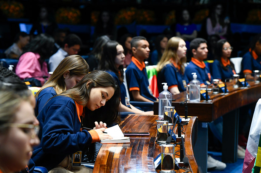 Diplomação e posse dos jovens senadores e senadoras 2023 no Plenário do Senado Federal
