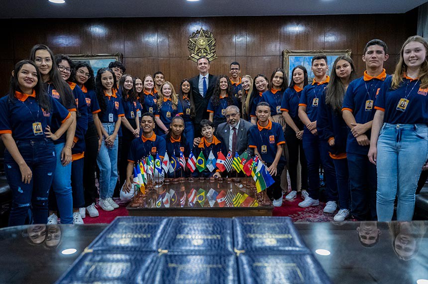 Jovens senadores e senadoras são recebidos pelo presidente do Senado, Rodrigo Pacheco e o senador Paulo Paim (PT/RS)