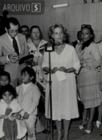 1ª senadora tomou posse há 40 anos e foi recebida com flor e poesia