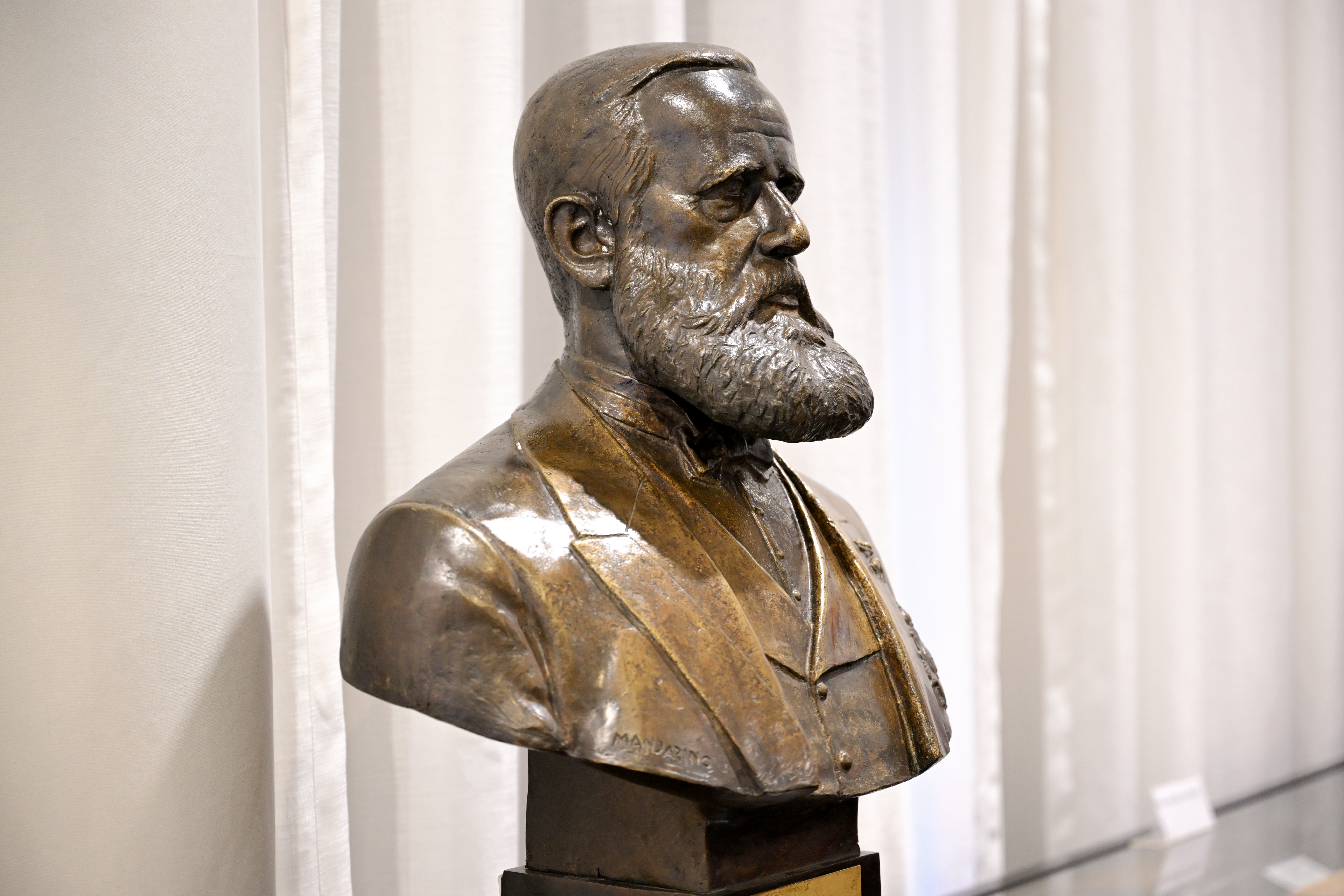 Busto D Pedro II.jpg
