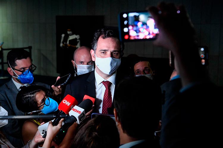 Rodrigo Pacheco diz que contribuintes não podem ser mais prejudicados com alta no preço dos combustíveis