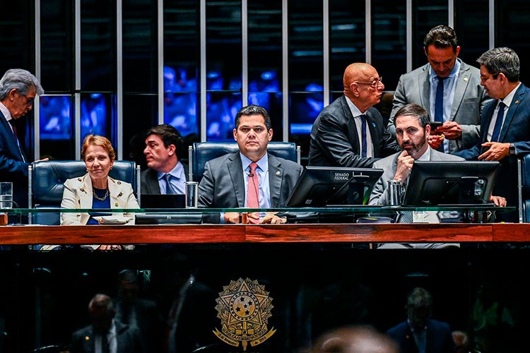 Senado-aprova-uso-de-tornozeleira-por-condenados-por-feminicídio-e-aumento-de-penas-para-crimes-sexuais-contra-vulneráveis03.jpg