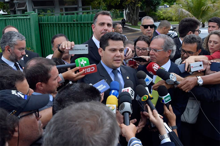 Presidente Davi e ministro Paulo Guedes conversam sobre a reforma da Previdência. Foto: Marcos Brandão