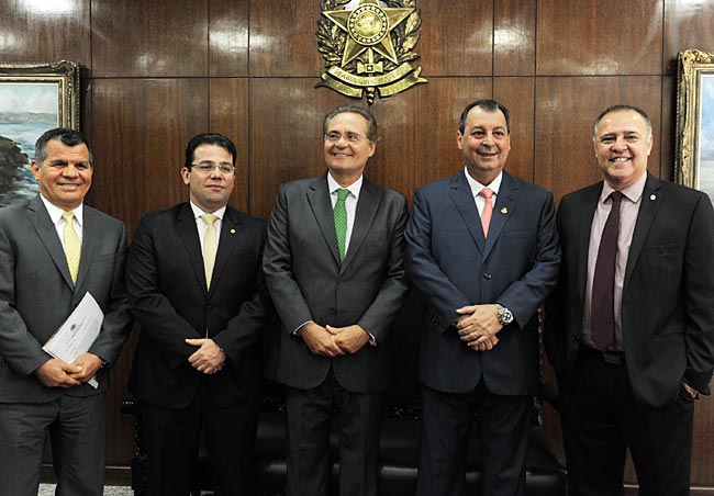 Parlamentares do Amazonas visitam o presidente do senado Renan Calheiros (PMDB-AL). Foto: Jane de Araújo