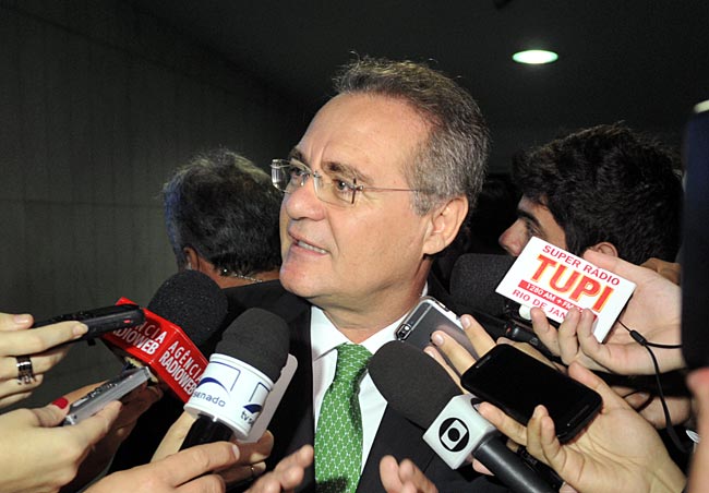 Precisamos acabar com a farra da criação de novos partidos, diz o Presidente do senado, Renan Calheiros. Foto: Jane de Araújo