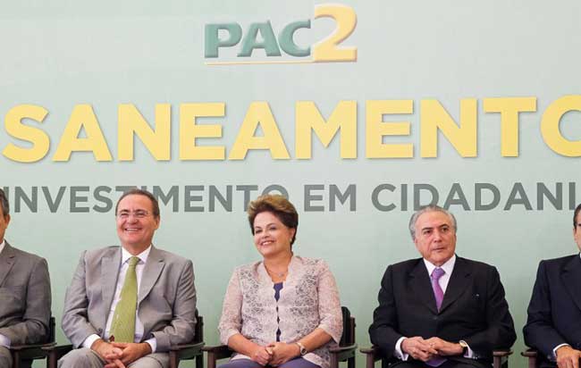 Presidente do Senado, Renan Calheiros (PMDB-AL), com presidente Dilma Roussef na cerimônia de contratações para o PAC 2. Foto: Jane Araújo