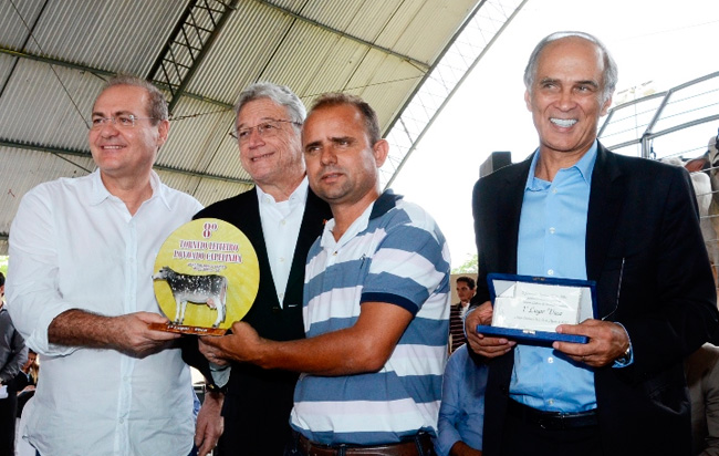 Renan comemora Alagoas como Zona Livre de Aftosa com Vacinação 
