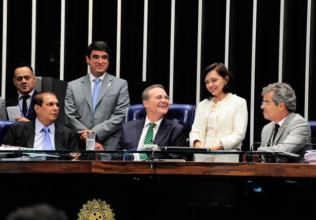 Presidente do Senado, Renan Calheiros (PMDB-AL), faz homenagem à ex-secretária-geral da Mesa. Foto: Jonas Pereira